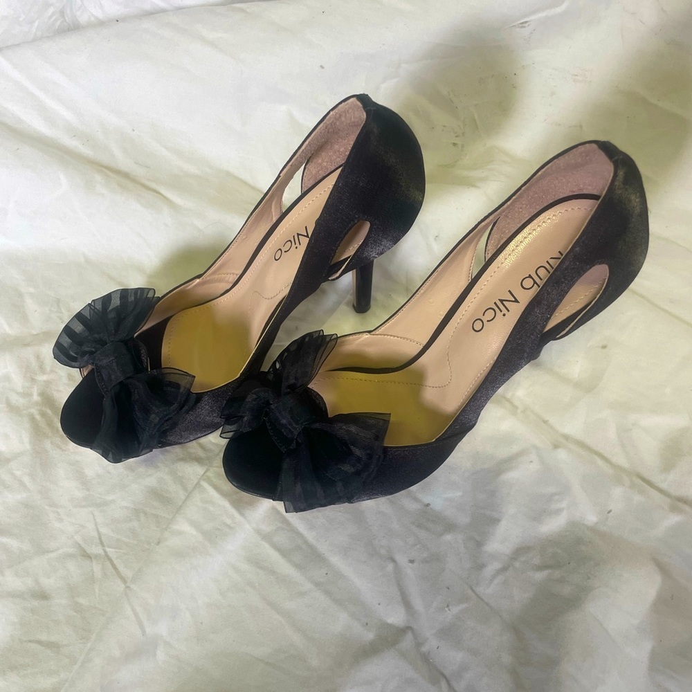 Klub Nico size 6 black heel with bow nwt